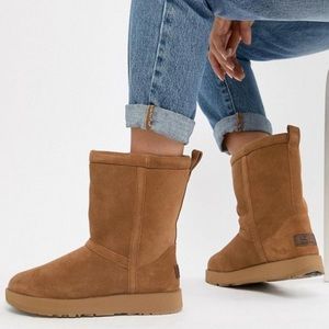 UGG Women’s Waterproof Classic Short Boots 11